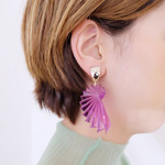 【special price】【 chimie vintage-749 】ドイツヴィンテージパープルフェザーイヤリング (ネジレバー式)・チタンピアス