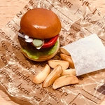ハンバーガーとポテトのセット