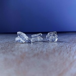 溶けた氷の小粒水晶ピアス　金アレ対応