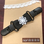 リボン型　マルチクリップ   黒　小花モチーフ