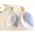 再販！フェザーpierce・earringグレー×ホワイト