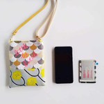 再販　スマホケース　フランスウロコ柄　　little by little刺しゅう　　