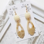 パール しずくピアス  ベージュ系