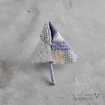 【再販5】霧雨跡のツリー刺繍ブローチ