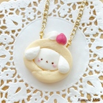 しろのロールケーキネックレス