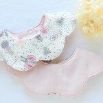 リバティ×ミナペルホネン人気生地☆メモリーオブレインの花びらスタイ(ブルーピンク)