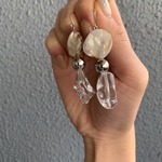 天然シェルとクリアのピアス