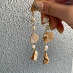 天然シェルと淡水パールのロングピアス