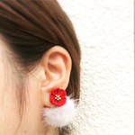 つまみ細工とミンクファーのピアス グレー