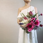 春爛漫チューリップとピンクの花々のブーケ