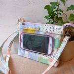 【ghsax様専用】透明ポケットに入れたままスマホが操作できるスマホポシェット/水彩カラー