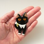 七宝焼・白い襟とソックスのくろねこ