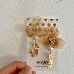 大振りベージュフラワー＊春ピアス