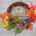 ◇284　紅葉🐱伸び猫と月のリース🌛　ゴールド（中）約17㎝