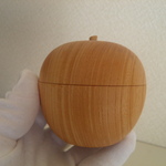 りんご形ケヤキの小物入れ  7.6㎝Φ×7.0㎝
