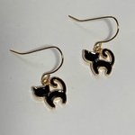黒猫のゴールドピアス