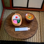 【片耳】桜でんぶとめざしのわっぱ弁当のピアス