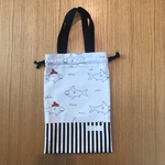 持ち手付き　20×30cm巾着袋　（さめ）