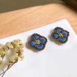 【チタン】ネイビー×ゴールドのお花刺繍 チタンピアス/イヤリング  