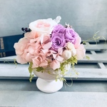 ホワイトローズとラベンダーアレンジ♡結婚祝　プリザーブドフラワー  退職祝い　プリザーブドフラワー　退職祝い　結婚祝い　送別祝い　結婚祝い　結婚祝い　お供え　仏花　ウェルカムスペース　結婚記念日
