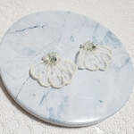 オーガンジー刺繍❁花のフリル耳飾り❁