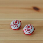 フラワー手刺繍　耳飾り（ピアス・イヤリング）