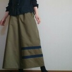 ゆったりワイドパンツ左右非対称カーキ色ウエストゴム