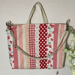 ショルダーベルト付ボーダー柄のレッスンバッグ