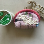♪(sale)お薬＆アクセサリーミニミニポーチ(薔薇アップリケ)