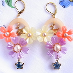 白鳥とお花の湖ピアス（あたたかミックス）