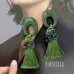 RUKIRIRIA #449 カーキ×グリーンタッセルピアス  大ぶりピアス 大ぶりイヤリング 