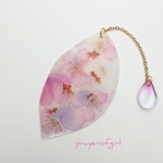  霞み舞う桜と金魚