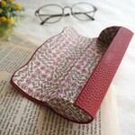 母の日ギフトに♡本革とリバティ生地のメガネケース        レッド
