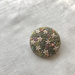 小さなお花畑　刺繍金具ブローチ3.4