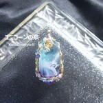 エンジェルフェザー・イン・フローライトペンダント（ワイヤージュエリー☆ワイヤーアクセサリー☆ワイヤーラッピング天然石ネックレス）