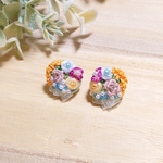 お花の刺繍ピアス
