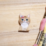 ネコの刺繍ブローチ