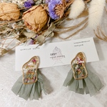 新作♡ 変形ゴールド×ドライフラワーレジン タッセル イヤリング　ピアスです❁⃘*.ﾟ