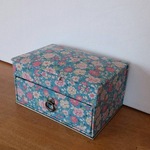 小花柄小物入れ 引き出し付 カルトナージュ