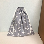 大きめ巾着  お着替え袋にも  モノトーンさくらんぼ柄の巾着袋