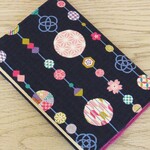 【文庫本】ゴムバンド栞付ブックカバー★カラフル 手毬 小花 まり★和柄★紺