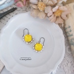 揺れるショコラジュエル　レモンイエローのビジューピアス・イヤリング