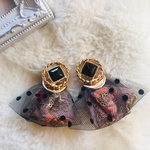 【イヤリング・ピアス】レトロボタン×お花の刺繍リボン×♡