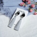ウェーブメタル＆シルクタッセルピアス/イヤリング (アイスグレー)