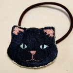 黒猫刺繍のヘアゴム