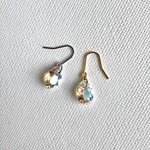 優しいカラー　swrovski雫のシンプルイヤリング、ピアス