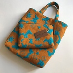 ラスト1セット❗️お得なセット販売 ♪lylic オレンジでマチ付きお散歩バッグとスリムポーチ✨ ミナペルホネンの生地を使用して