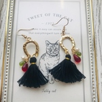チェコビーズと黒タッセルピアス