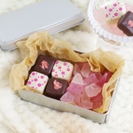 魔法の琥珀糖×季菓貴コラボ商品！桜の琥珀糖とボンボンショコラの桜ギフト缶
