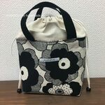 再３♡　洗える！保冷お弁当用トートバッグ　北欧風　モノトーン　ランチトート　ビッグフラワー